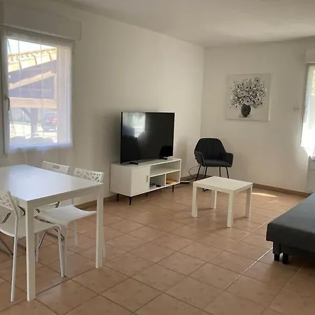 Apartment Tres Calme, Rdc, 800 M De La Cite Medievale Classee Au Patrimoine De L'unesco